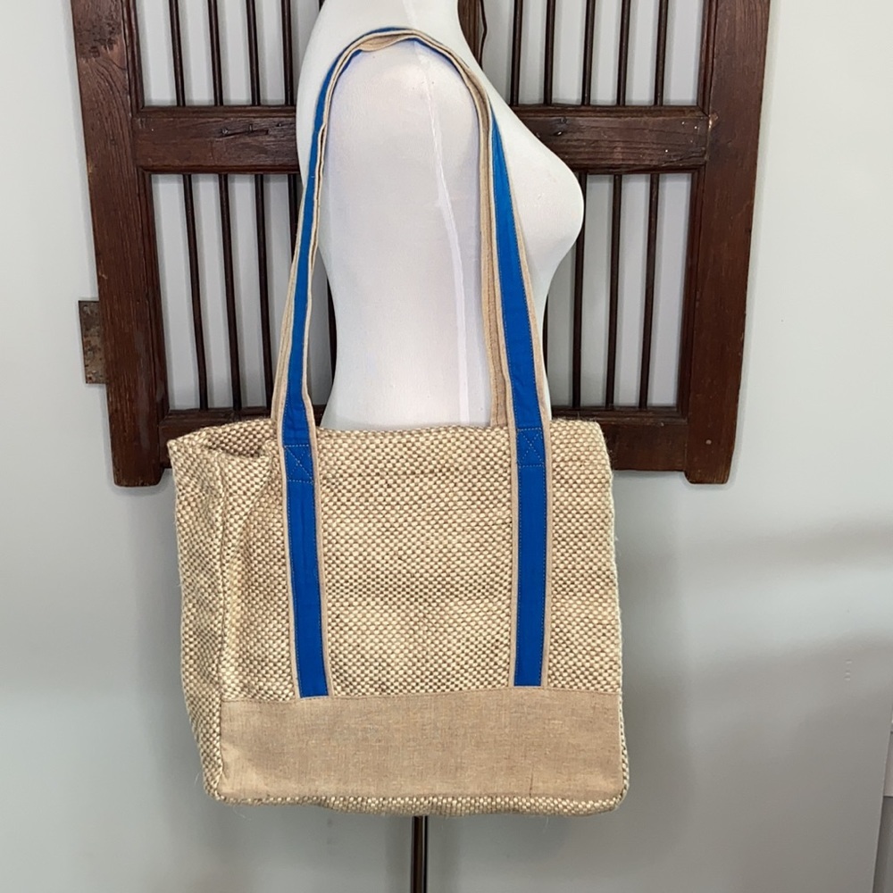 BEACH TOTE W INSIDE POCKET & BLUE SHOULDER STRAPS‎ - Picture 2 of 5